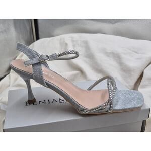 NEW Touch Ups by Benjamin Walk silver shimmer strapped sandals size 11